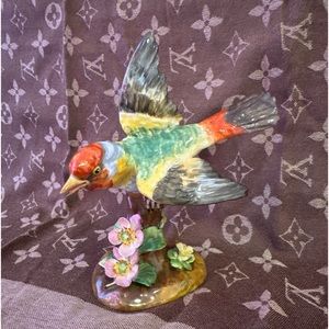 Fine china porcelain Home Decor figurine sparrow bird. Made in England.